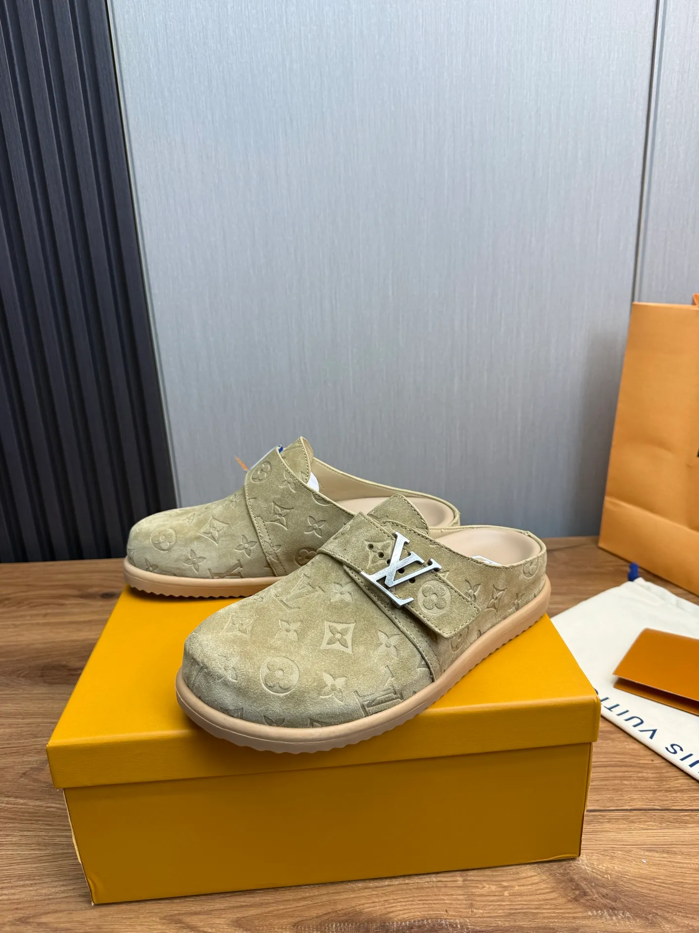 Men's shoes 💰520💰 Lv. hot selling men's slippers 🔥 🩴Official website one to one production 38-45 sizes 45 46 🉑️Customized!